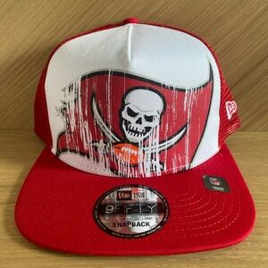 New Era Men's Tampa Bay Buccaneers Distressed 9FIFTY A-Frame Snapback Hat